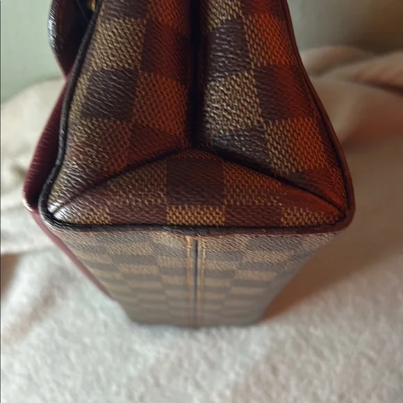 Louis Vuitton elegant purse 10 x 4 x 7 - Picture 16 of 16